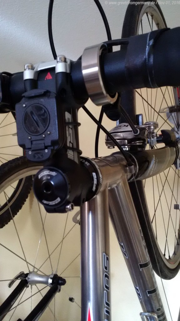 The titanium Oi has, meanwhile, been mounted to the titanium bike - although it may take a while before the irritation about Knog's behavior and reaction (or rather: lack thereof) will be forgotten.